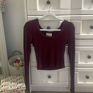 Universal thread red long sleeve